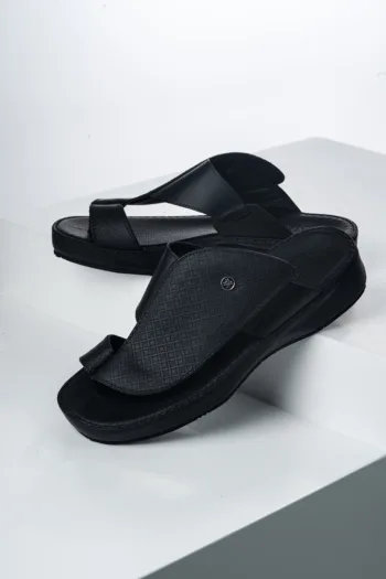 Men's black closed toe ring sandal by Lozari lzr03